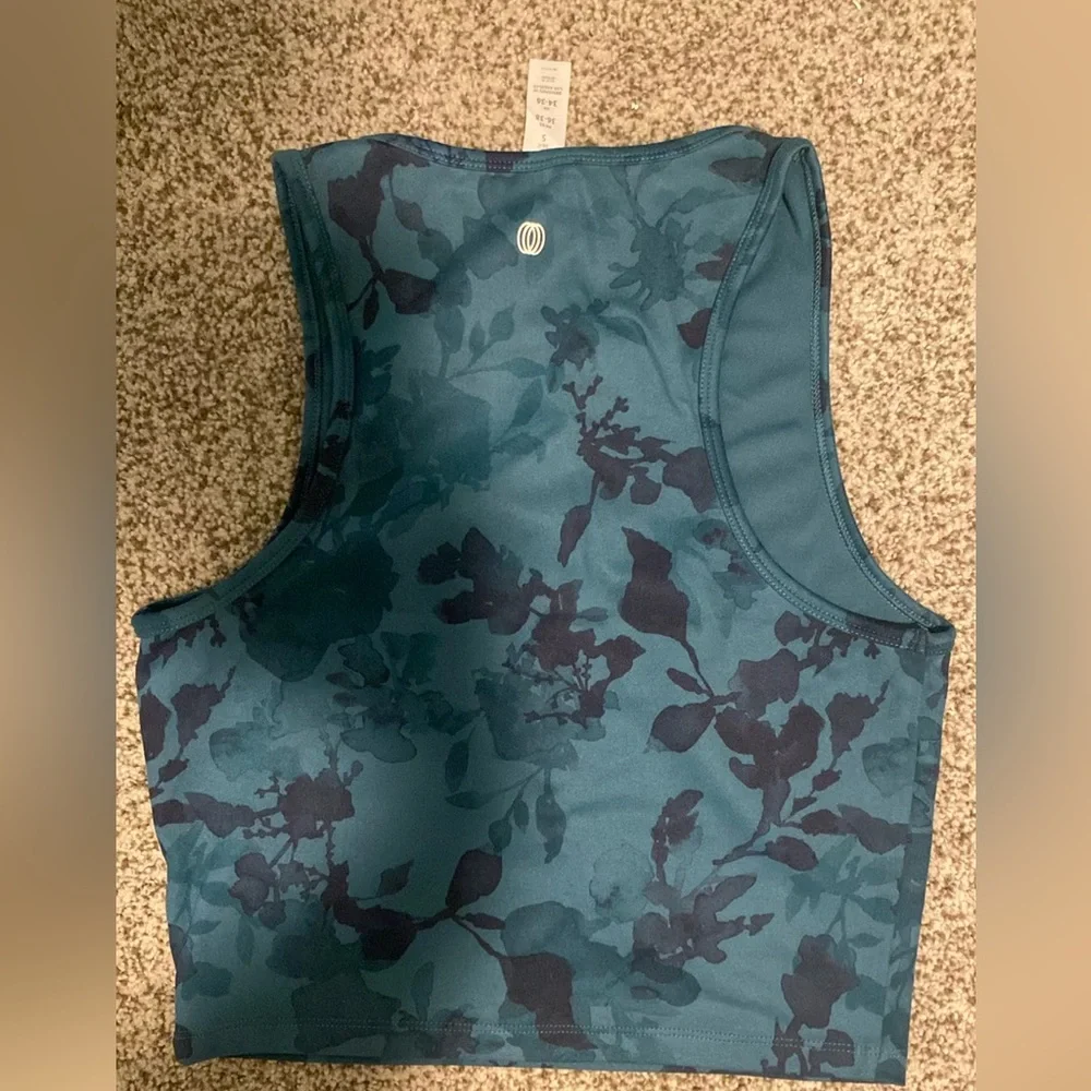 Balance Collection Crop Tank - Picture 2 of 2